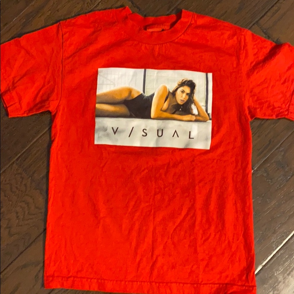 V/SUAL Size Small red T-Shirt New without tags